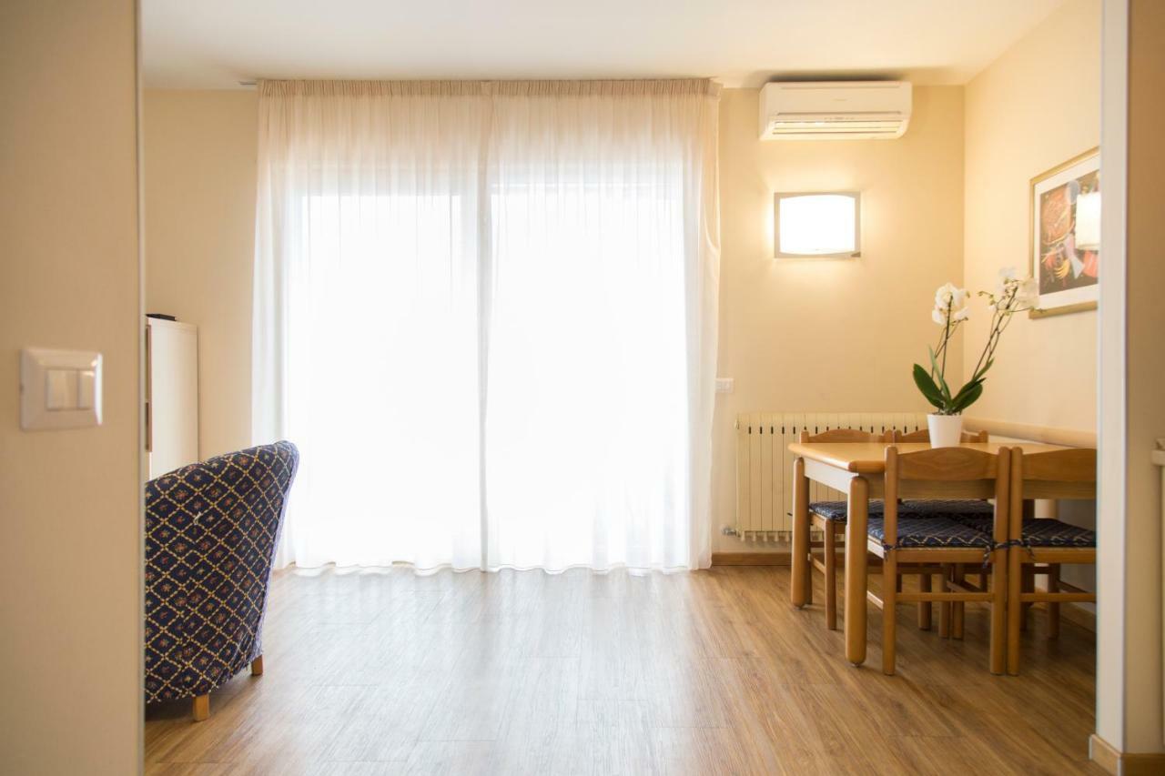 Residence La Madonnina ลีโมเนซุลการ์ดา ภายนอก รูปภาพ